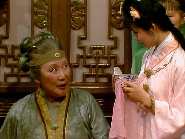 北京正规的股票配资公司 宝钗聪明会办事，在贾府很受欢迎，为什么对夏金桂却束手无策？